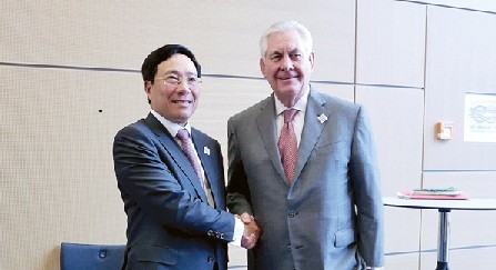 Pham Binh Minh trifft Außenminister Großbritanniens, der USA und Brasiliens - ảnh 1